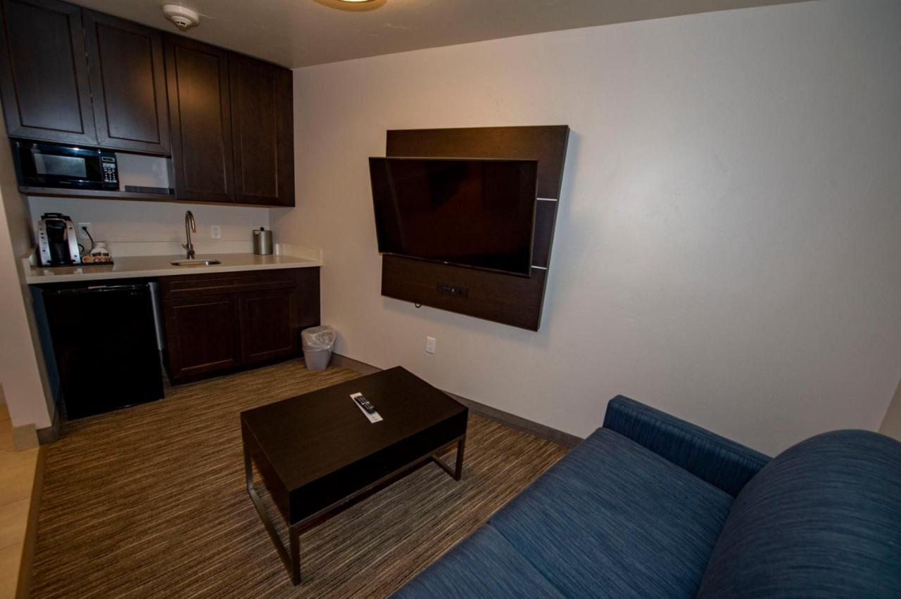 Holiday Inn Express & Suites - Colorado Springs Afa Northgate By Ihg Habitación foto
